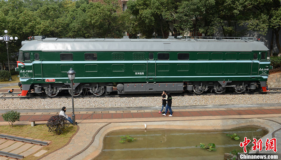 高校校園內(nèi)通火車成全國首個校內(nèi)通火車的大學 網(wǎng)友:校園是得有多大 高校校園內(nèi)通火車成全國首個校內(nèi)通火車的大學 網(wǎng)友:校園是得有多大