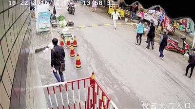 雙橋入室盜竊案，監(jiān)控視頻截圖紅圈處為犯罪嫌疑人。 本報記者 雷鍵 通訊員 葉文廣 攝