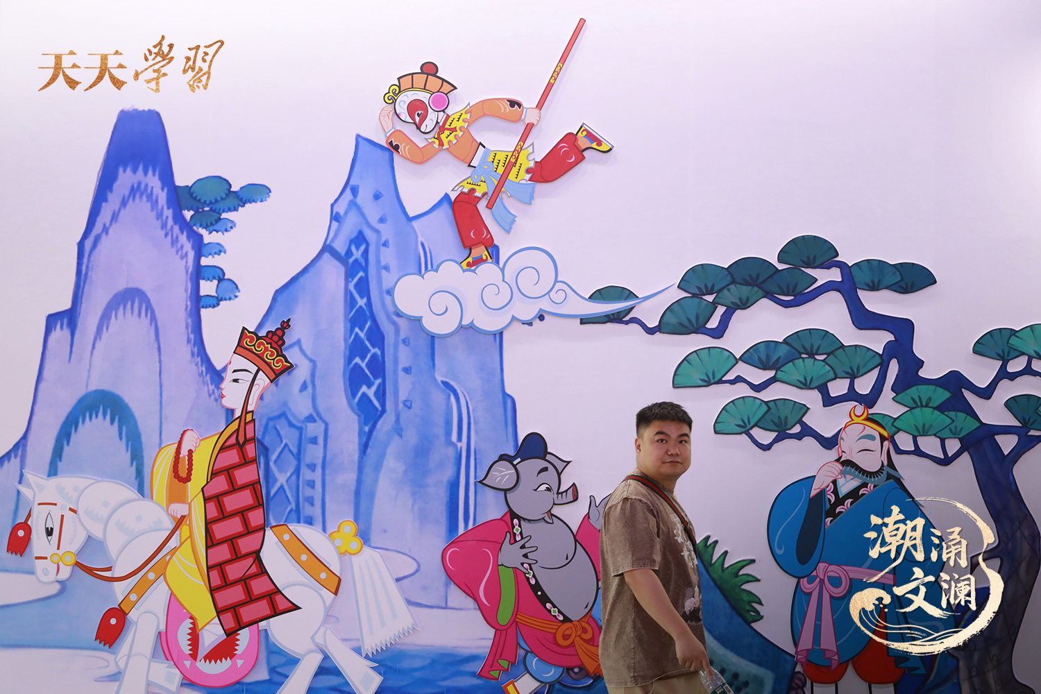 2024年5月29日,杭州,市民在第二十屆中國國際動(dòng)漫節(jié)上參觀。 2024年5月29日,杭州,市民在第二十屆中國國際動(dòng)漫節(jié)上參觀。