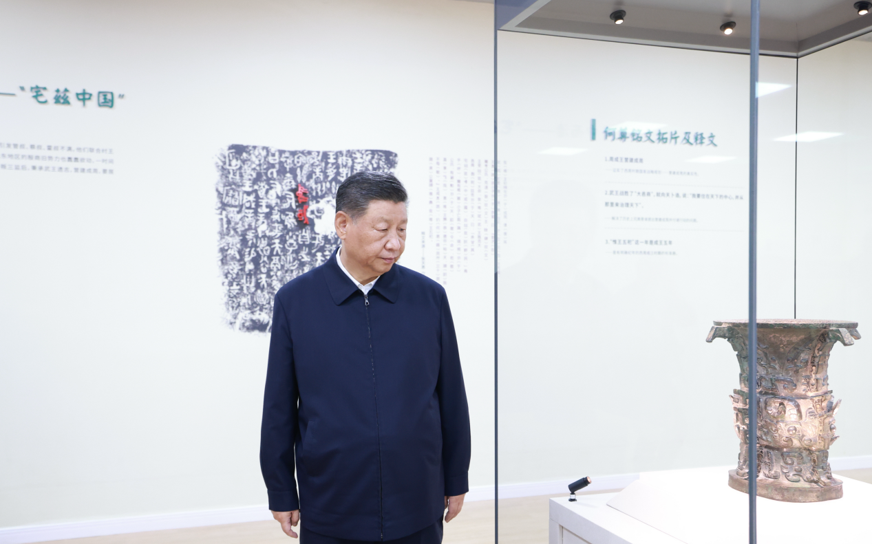 2024年9月10日,習(xí)近平總書記在前往甘肅考察途中,來(lái)到陜西寶雞參觀寶雞青銅器博物院。 2024年9月10日,習(xí)近平總書記在前往甘肅考察途中,來(lái)到陜西寶雞參觀寶雞青銅器博物院。