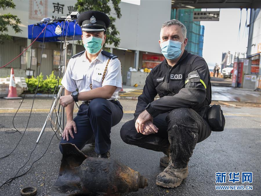 (港澳臺·香港故事·圖文互動)(3)用手觸摸二戰(zhàn)炸彈的人——訪香港警方拆彈專家